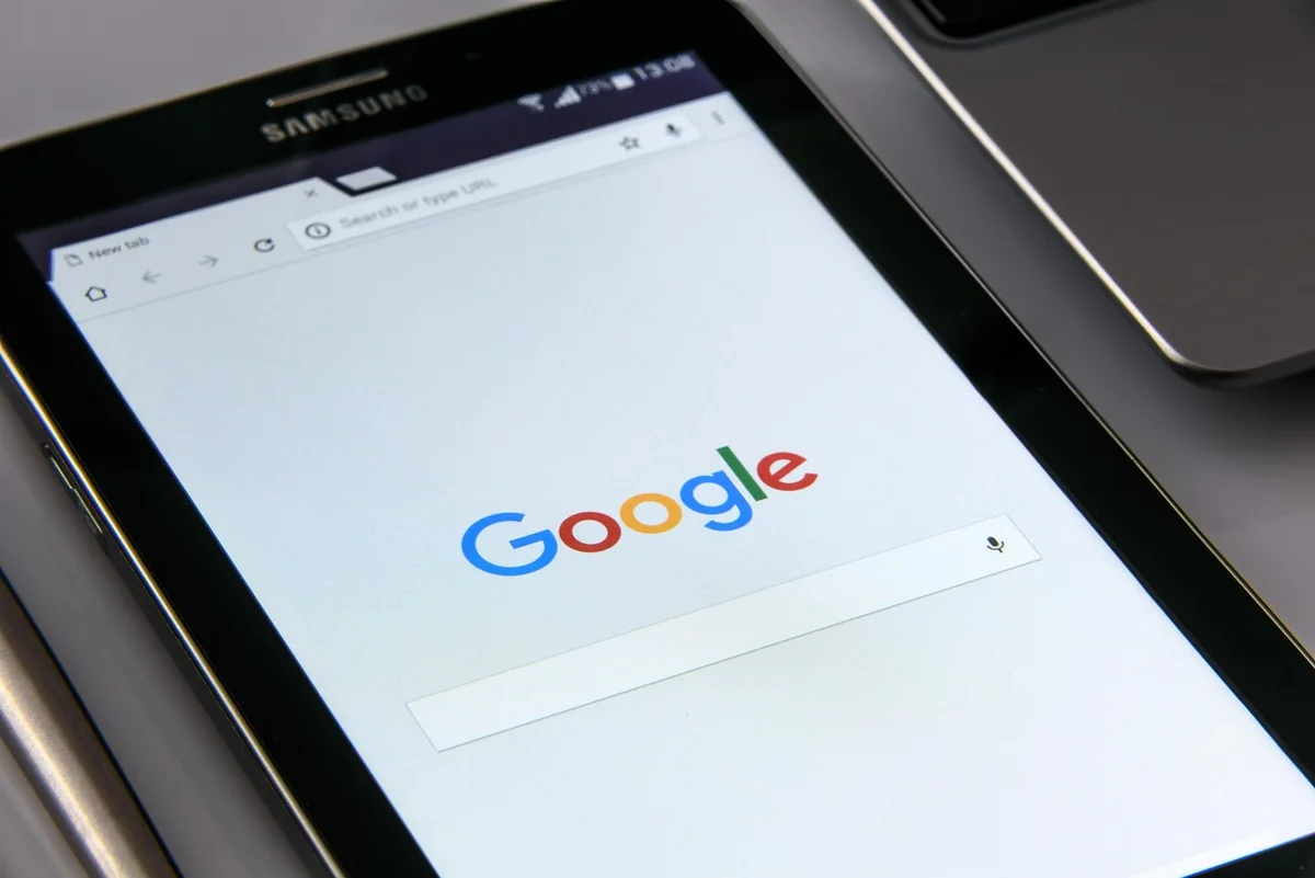 Comment les réseaux sociaux redéfinissent votre stratégie SEO en 2026